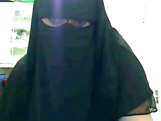 Arabian webcam hussy with..